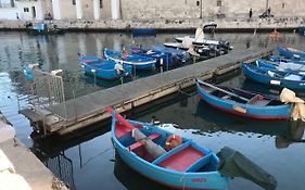 Hellen House Monopoli